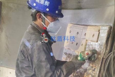 分离器内部修复施工1.jpg